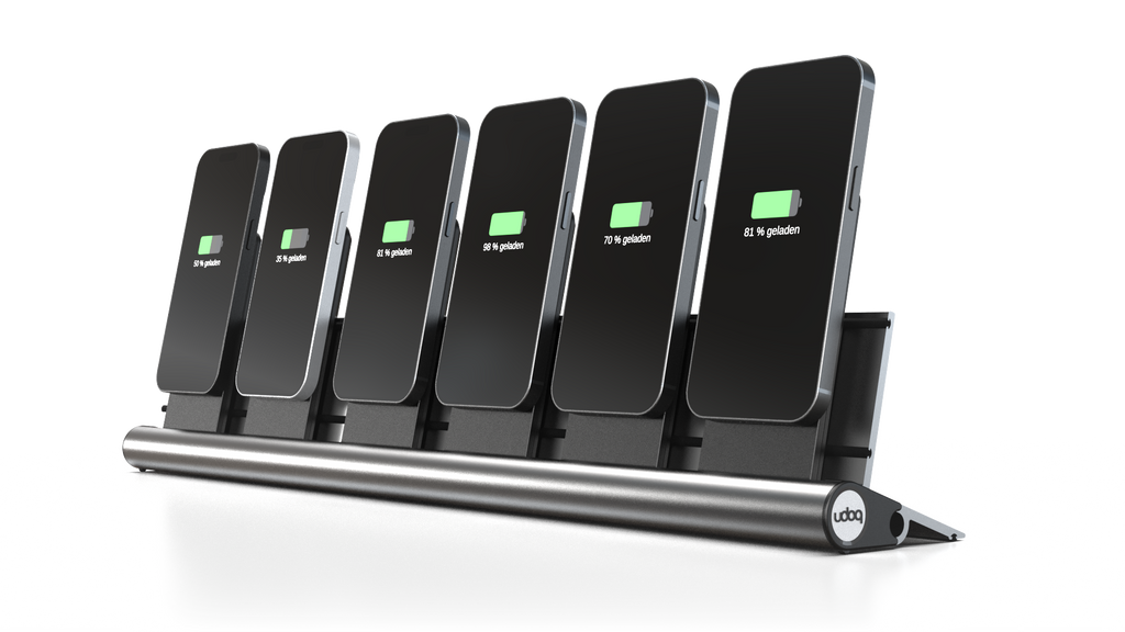 udoq 550 PRO silber - 6 fach Ladestation gefräst und eloxiert aus solidem Aluminium. Exklusives Design mit patentierten verschiebbaren Anschlüssen. Lade platzsparend alle iPhones und AirPods, Apple Watch und Android Geräte mit bis zu 136W.