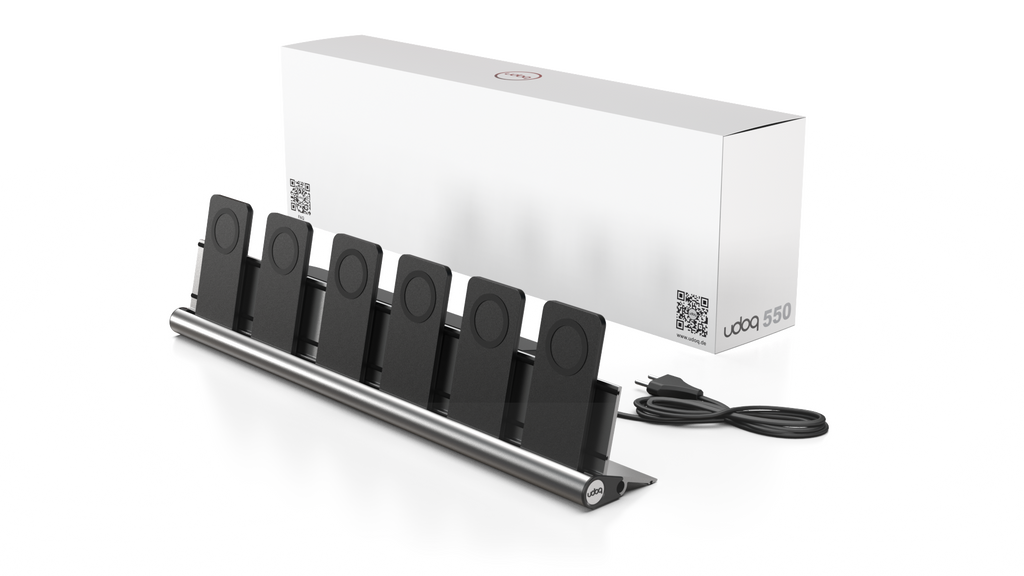 udoq 550 PRO silber - 6 fach Ladestation gefräst und eloxiert aus solidem Aluminium. Exklusives Design mit patentierten verschiebbaren Anschlüssen. Lade platzsparend alle iPhones und AirPods, Apple Watch und Android Geräte mit bis zu 136W.