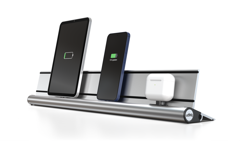 udoq 550 STARTER silber - 3 fach Ladestation gefräst und eloxiert aus solidem Aluminium. Exklusives Design mit patentierten verschiebbaren Anschlüssen. Lade platzsparend alle iPad, iPhone, AirPods, Apple Watch und Android Geräte mit bis zu 136W.