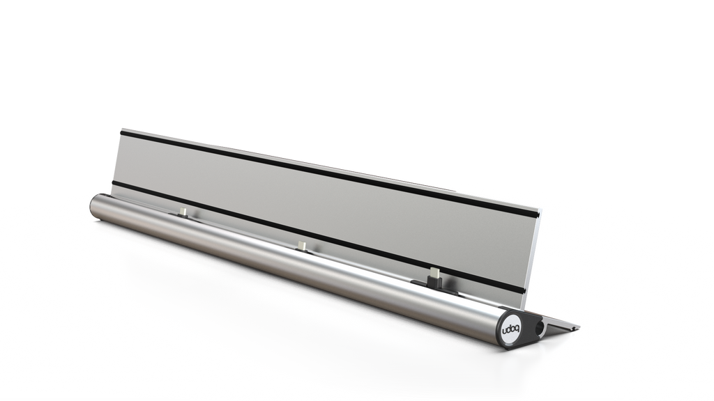 udoq 550 STARTER silber - 3 fach Ladestation gefräst und eloxiert aus solidem Aluminium. Exklusives Design mit patentierten verschiebbaren Anschlüssen. Lade platzsparend alle iPad, iPhone, AirPods, Apple Watch und Android Geräte mit bis zu 136W.