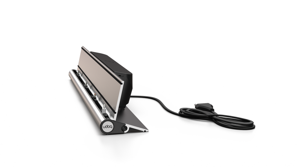 udoq 550 STARTER silber - 5 fach Ladestation gefräst und eloxiert aus solidem Aluminium. Exklusives Design mit patentierten verschiebbaren Anschlüssen. Lade platzsparend alle iPad, iPhone, AirPods, Apple Watch und Android Geräte mit bis zu 136W.