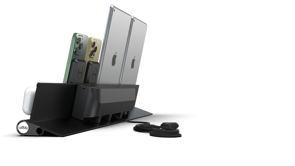 udoq 700 PREMIUM schwarz - 6 fach Ladestation gefräst und eloxiert aus solidem Aluminium. Exklusives Design mit patentierten verschiebbaren Anschlüssen. Lade platzsparend alle iPad, iPhone, AirPods, Apple Watch und Android Geräte mit bis zu 136W.