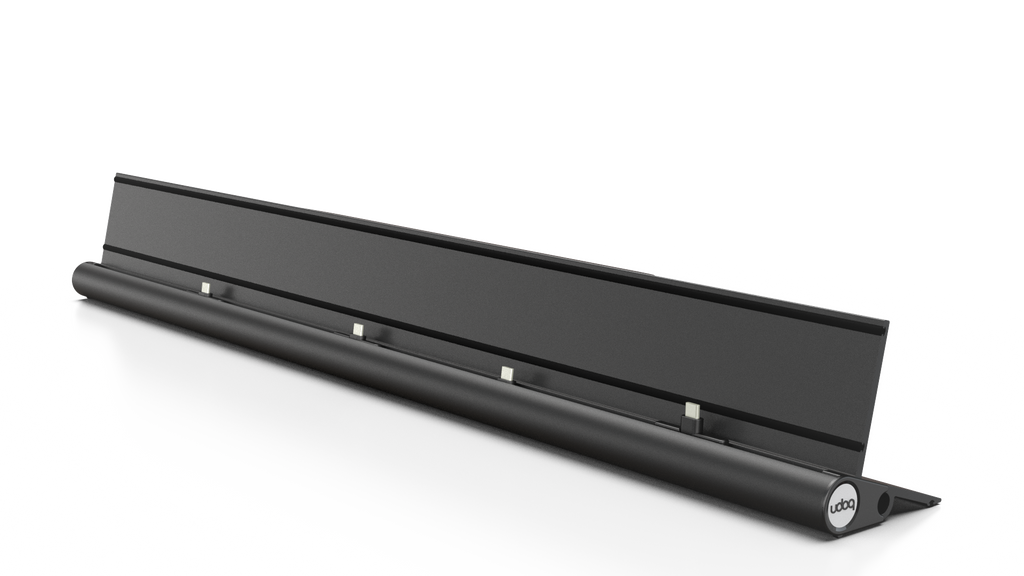 udoq 700 STARTER schwarz - 4 fach Ladestation gefräst und eloxiert aus solidem Aluminium. Exklusives Design mit patentierten verschiebbaren Anschlüssen. Lade platzsparend alle iPad, iPhone, AirPods, Apple Watch und Android Geräte mit bis zu 136W.
