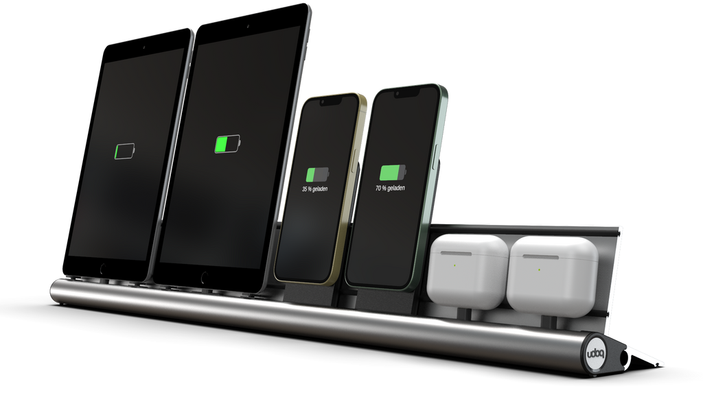 udoq 700 PREMIUM silber - 6 fach Ladestation gefräst und eloxiert aus solidem Aluminium. Exklusives Design mit patentierten verschiebbaren Anschlüssen. Lade platzsparend alle iPad, iPhone, AirPods, Apple Watch und Android Geräte mit bis zu 136W.