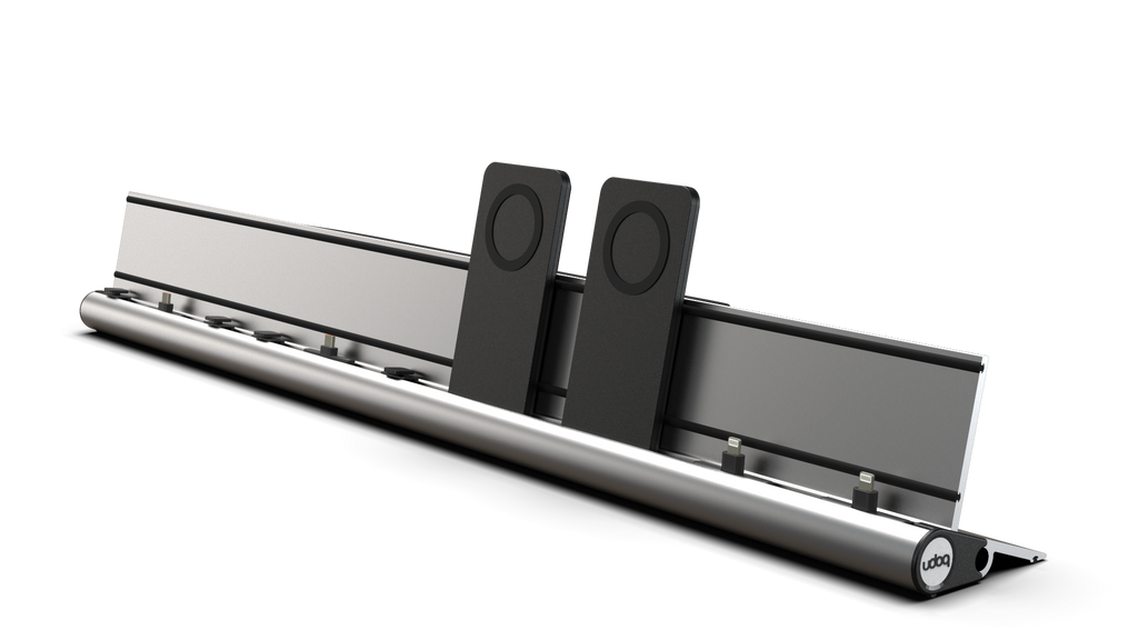 udoq 700 PREMIUM silber - 6 fach Ladestation gefräst und eloxiert aus solidem Aluminium. Exklusives Design mit patentierten verschiebbaren Anschlüssen. Lade platzsparend alle iPad, iPhone, AirPods, Apple Watch und Android Geräte mit bis zu 136W.