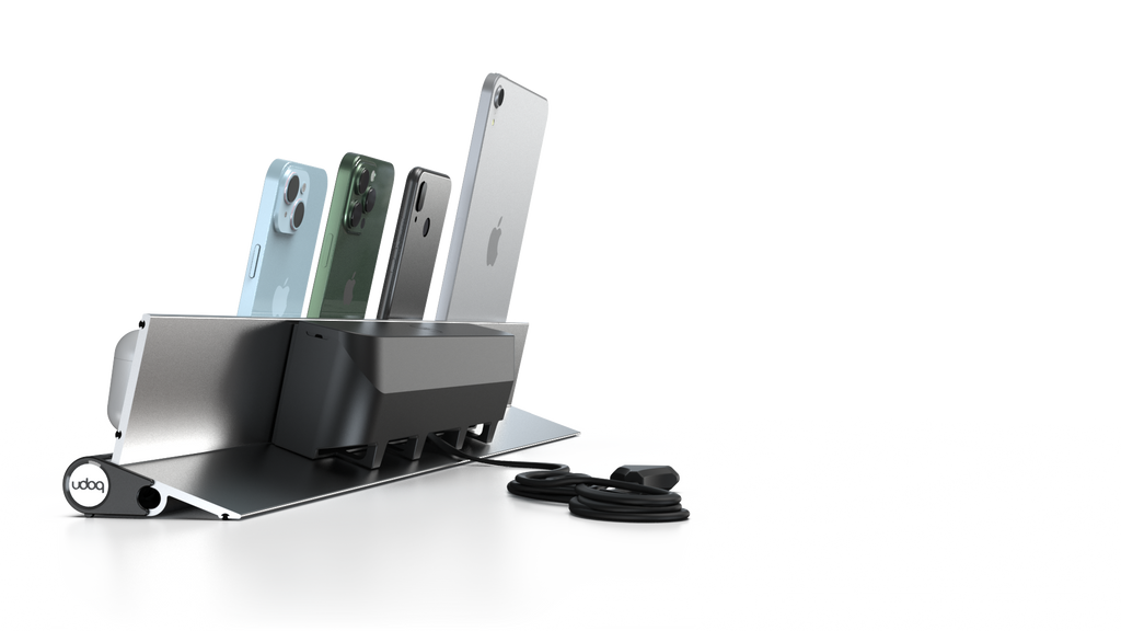 udoq 700 STARTER silber - 5 fach Ladestation gefräst und eloxiert aus solidem Aluminium. Exklusives Design mit patentierten verschiebbaren Anschlüssen. Lade platzsparend alle iPad, iPhone, AirPods, Apple Watch und Android Geräte mit bis zu 136W.
