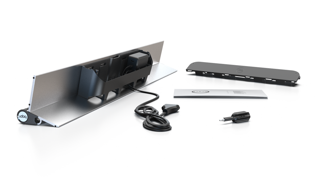 udoq 700 STARTER silber - 4 fach Ladestation gefräst und eloxiert aus solidem Aluminium. Exklusives Design mit patentierten verschiebbaren Anschlüssen. Lade platzsparend alle iPad, iPhone, AirPods, Apple Watch und Android Geräte mit bis zu 136W.