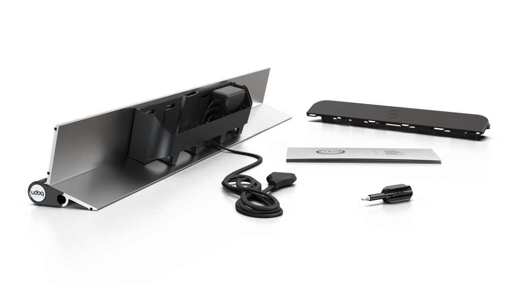 udoq 700 STARTER silber - 5 fach Ladestation gefräst und eloxiert aus solidem Aluminium. Exklusives Design mit patentierten verschiebbaren Anschlüssen. Lade platzsparend alle iPad, iPhone, AirPods, Apple Watch und Android Geräte mit bis zu 136W.