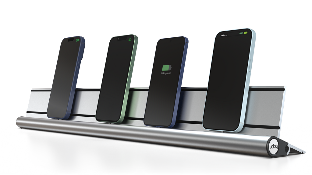 udoq 700 STARTER silber - 4 fach Ladestation gefräst und eloxiert aus solidem Aluminium. Exklusives Design mit patentierten verschiebbaren Anschlüssen. Lade platzsparend alle iPad, iPhone, AirPods, Apple Watch und Android Geräte mit bis zu 136W.