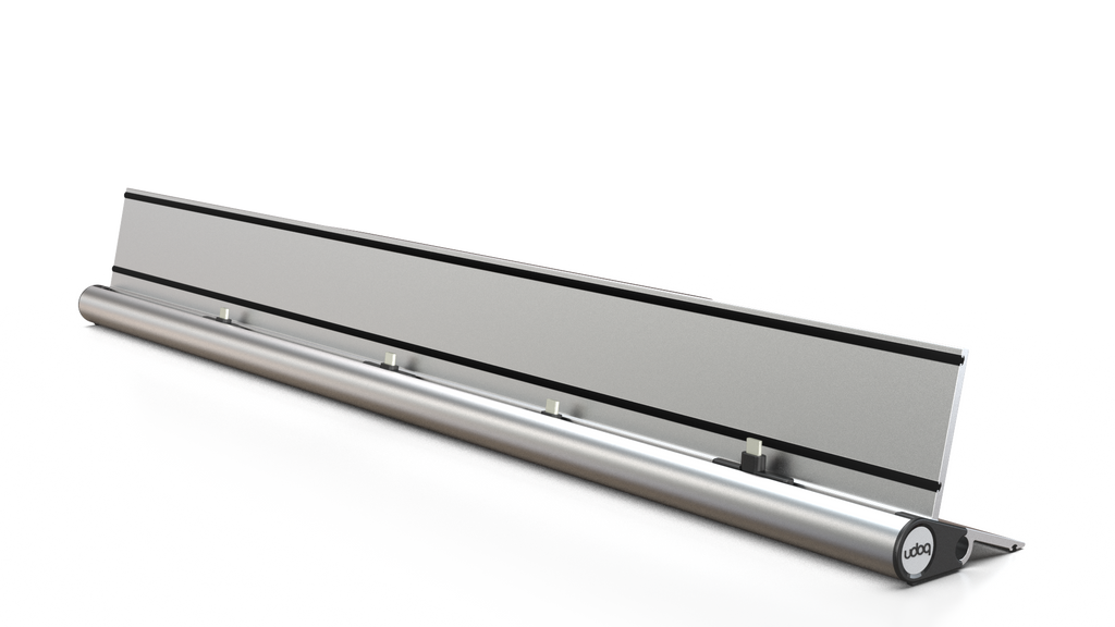 udoq 700 STARTER silber - 4 fach Ladestation gefräst und eloxiert aus solidem Aluminium. Exklusives Design mit patentierten verschiebbaren Anschlüssen. Lade platzsparend alle iPad, iPhone, AirPods, Apple Watch und Android Geräte mit bis zu 136W.