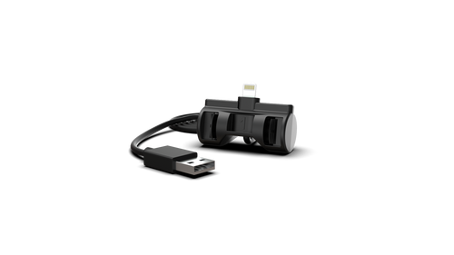 Ein schwarzes KABEL, Apple-Lightning auf USB-A Ladekabel mit Clip-Adapter zur Nutzung mit der udoq Ladeschiene