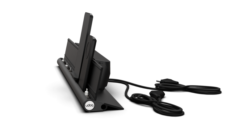 550 Multiladestation in schwarz mit drei Lightning, Wireless Charging und MagSafe Adapter